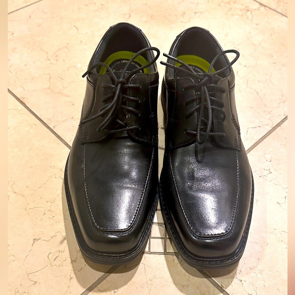 Men’s Bostonian black leather oxfords